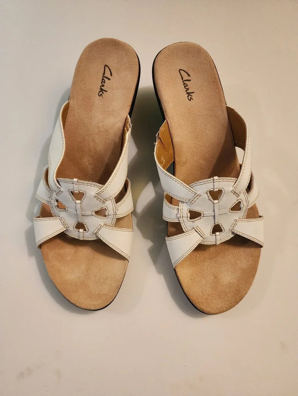 Vintage Clarks White Leather Sandal Pumps with Cute Cutouts